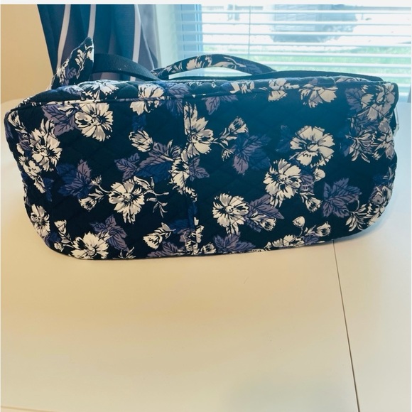 Vera Bradley Compact Traveler Bag
In Frosted Floral (Retired Color) - Picture 6 of 13